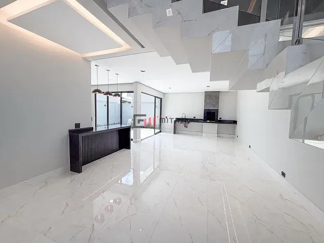 Casa 3 quartos e 4 banheiros, à venda, no bairro Olímpico em Londrina