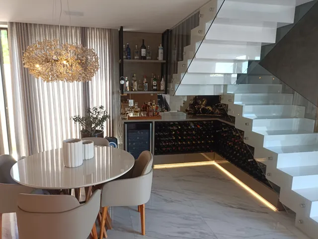 Casa com 377m² 5 quartos e 7 banheiros, à venda, no bairro Portal do Sol em Contagem
