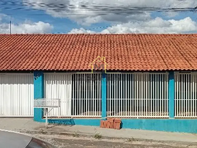 Casa com 450m² 3 quartos e 3 banheiros, à venda, no bairro Parque do Lago em Guaxupé