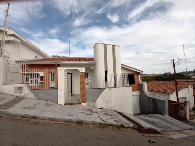 Casa com 300m², à venda, no bairro Jardim Molinari em São João da Boa Vista