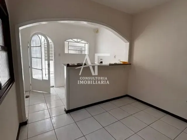 Casa com 180m² 2 quartos e 2 banheiros, para alugar, no bairro Centro em Taubaté