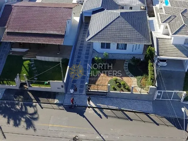 Casa com 552m² 3 quartos e 3 banheiros, à venda, no bairro Glória em Joinville