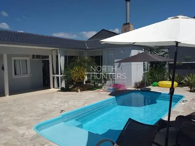 Casa com 552m² 3 quartos e 3 banheiros, à venda, no bairro Glória em Joinville