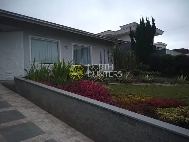 Casa com 552m² 3 quartos e 3 banheiros, à venda, no bairro Glória em Joinville