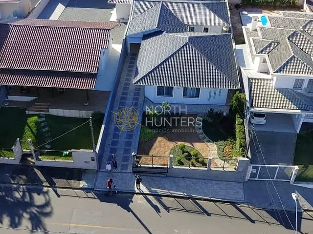 Casa com 552m² 3 quartos e 3 banheiros, à venda, no bairro Glória em Joinville