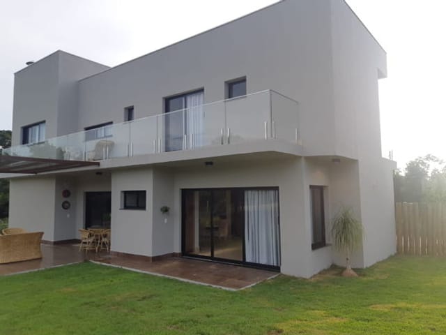 Casa com 1093m² 4 quartos e 5 banheiros, à venda, no bairro Área Rural de Cuiabá em Cuiabá