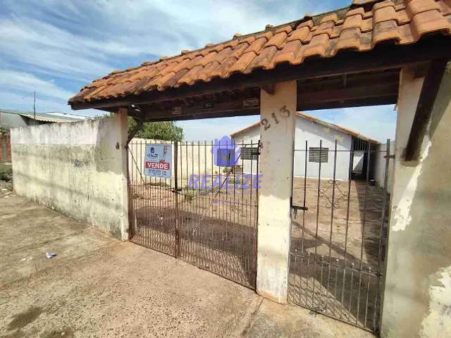 Casa com 250m² 3 quartos e 2 banheiros, à venda, no bairro Jardim Monte Mor em Botucatu