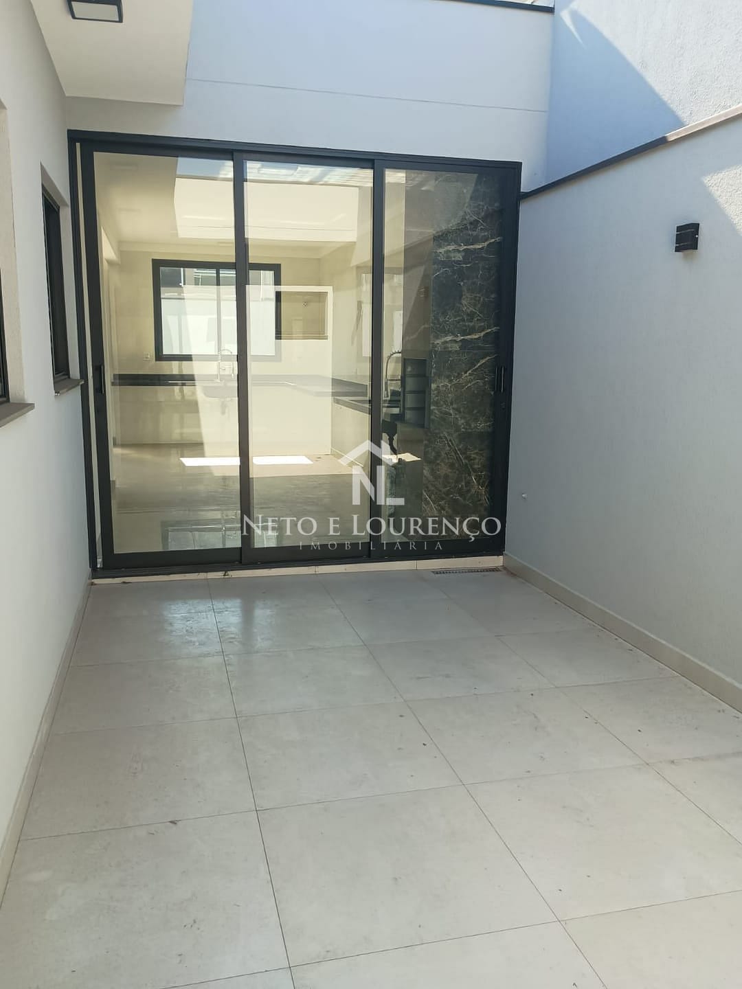 Casa à venda com 3 quartos, 120m² - Foto 2