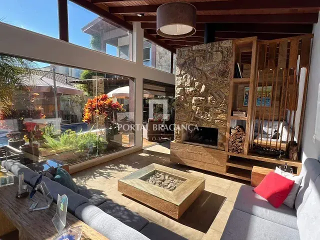 Casa com 600m² 4 quartos e 6 banheiros, à venda, no bairro Residencial Colinas de São Francisco em Bragança Paulista