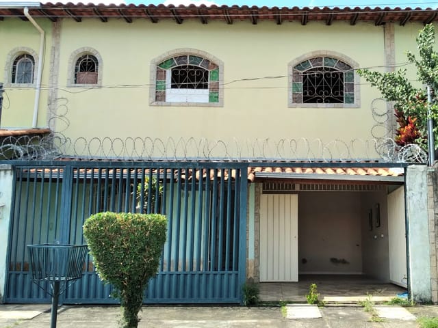 Casa com 109m² 4 quartos e 3 banheiros, à venda, no bairro Parque Xangri-Lá em Contagem