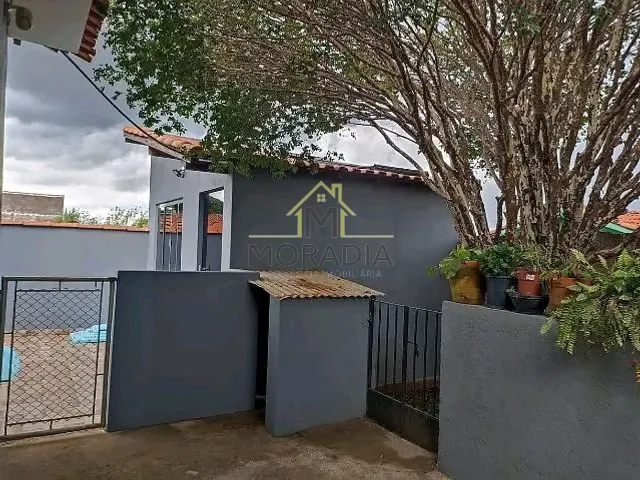 Casa com 236m² 2 quartos e 2 banheiros, à venda, no bairro Centro em Guaxupé