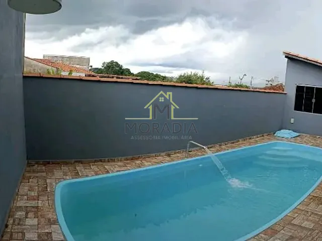 Casa com 236m² 2 quartos e 2 banheiros, à venda, no bairro Centro em Guaxupé
