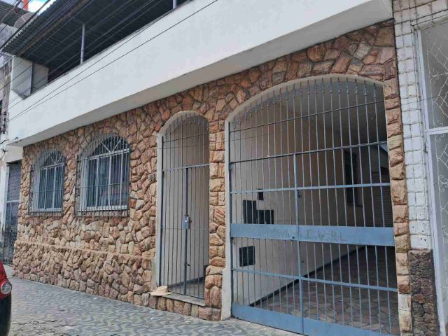 Casa 6 quartos e 3 banheiros, à venda, no bairro São Mateus em Juiz de Fora