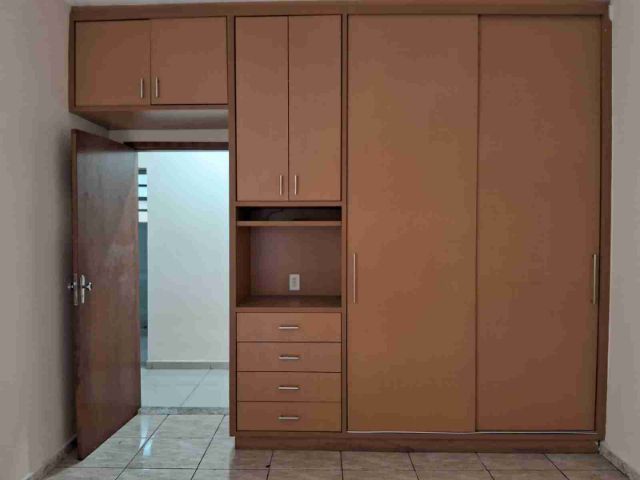 Casa 6 quartos e 3 banheiros, à venda, no bairro São Mateus em Juiz de Fora