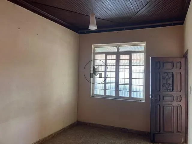 Casa com 300m² 3 quartos e 1 banheiro, à venda, no bairro Nova Guará em Guaratinguetá
