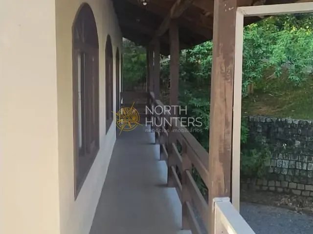 Casa com 374m² 4 quartos e 2 banheiros, à venda, no bairro Glória em Joinville