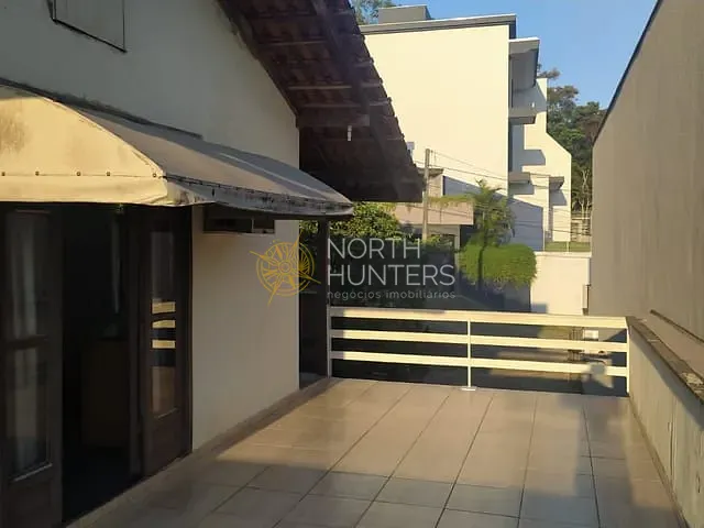 Casa com 374m² 4 quartos e 2 banheiros, à venda, no bairro Glória em Joinville