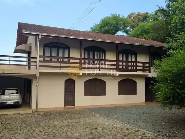 Casa com 374m² 4 quartos e 2 banheiros, à venda, no bairro Glória em Joinville