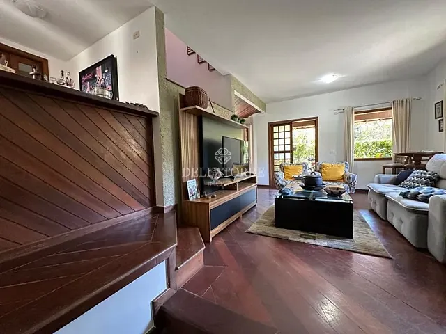Casa com 13100m² 3 quartos e 4 banheiros, para alugar, no bairro Quebra Frascos em Teresópolis