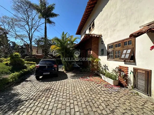 Casa com 13100m² 3 quartos e 4 banheiros, para alugar, no bairro Quebra Frascos em Teresópolis