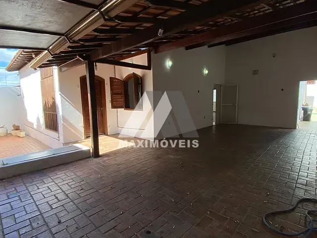 Casa com 360m² 3 quartos e 2 banheiros, à venda, no bairro Esplanada em Araçuaí