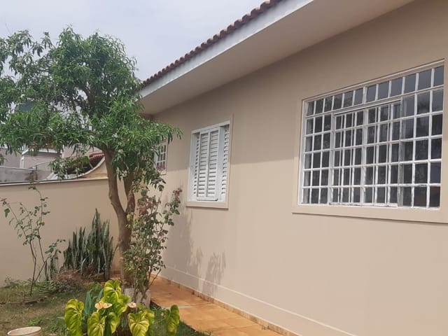 Casa com 300m² 3 quartos e 1 banheiro, à venda ou para alugar, no bairro Jardim Itália em Cambé