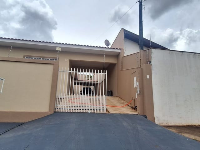 Casa com 300m² 3 quartos e 1 banheiro, à venda ou para alugar, no bairro Jardim Itália em Cambé