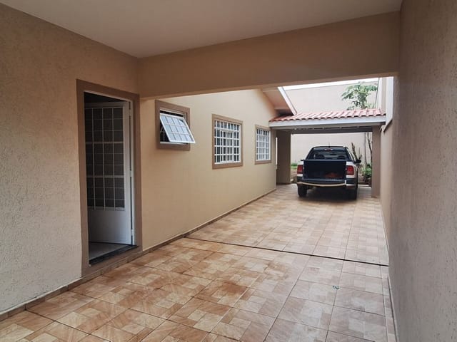 Casa com 300m² 3 quartos e 1 banheiro, à venda ou para alugar, no bairro Jardim Itália em Cambé