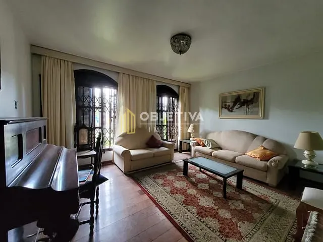 Casa com 500m², à venda ou para alugar, no bairro Chácara das Pedras em Porto Alegre