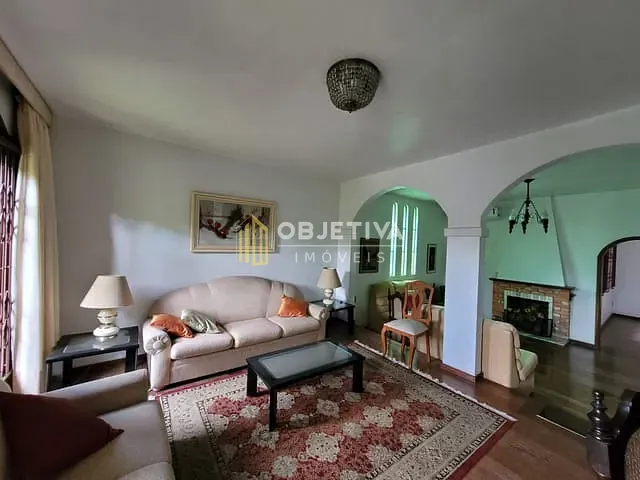Casa com 500m², à venda ou para alugar, no bairro Chácara das Pedras em Porto Alegre