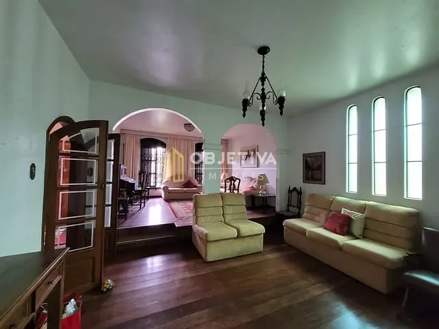 Casa com 500m², à venda ou para alugar, no bairro Chácara das Pedras em Porto Alegre