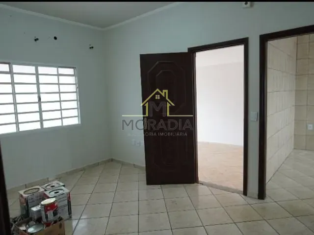 Casa com 350m² 3 quartos e 2 banheiros, para alugar, no bairro Angola em Guaxupé