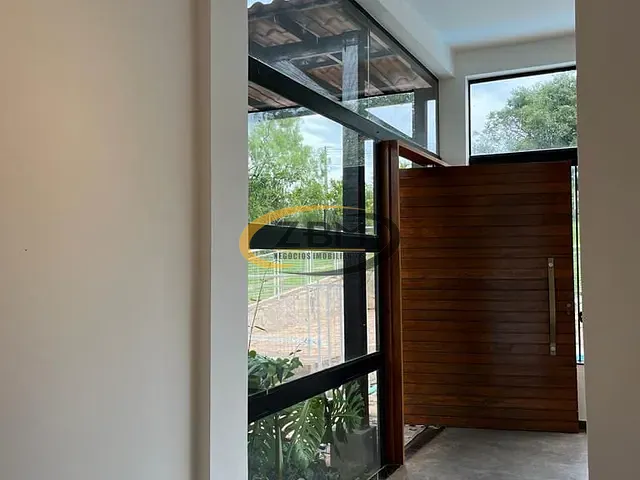 Casa com 2000m² 5 quartos e 5 banheiros, à venda, no bairro Estância Cabral em Cambé