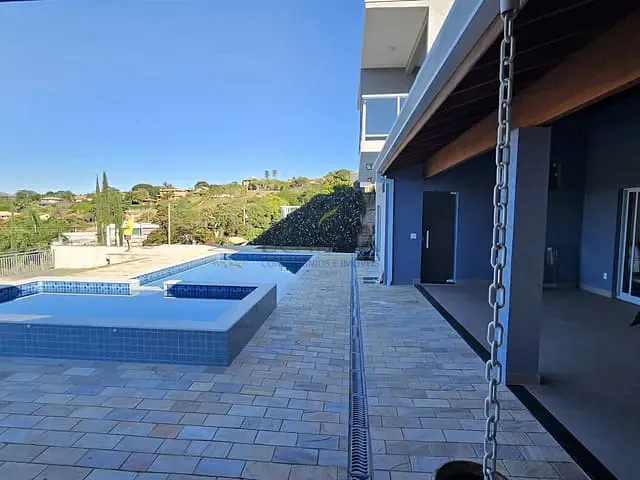 Casa com 1000m² 4 quartos e 6 banheiros, à venda, no bairro Riviera do Jaguari em Piracaia