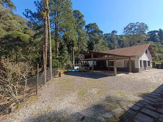 Casa com 3500m² 5 quartos e 6 banheiros, à venda, no bairro Granja Guarani em Teresópolis