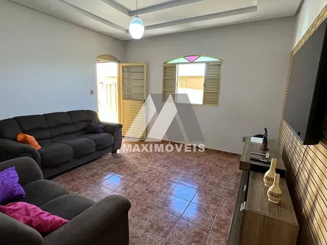 Casa com 134m² 3 quartos e 2 banheiros, à venda, no bairro Esplanada em Bom Despacho