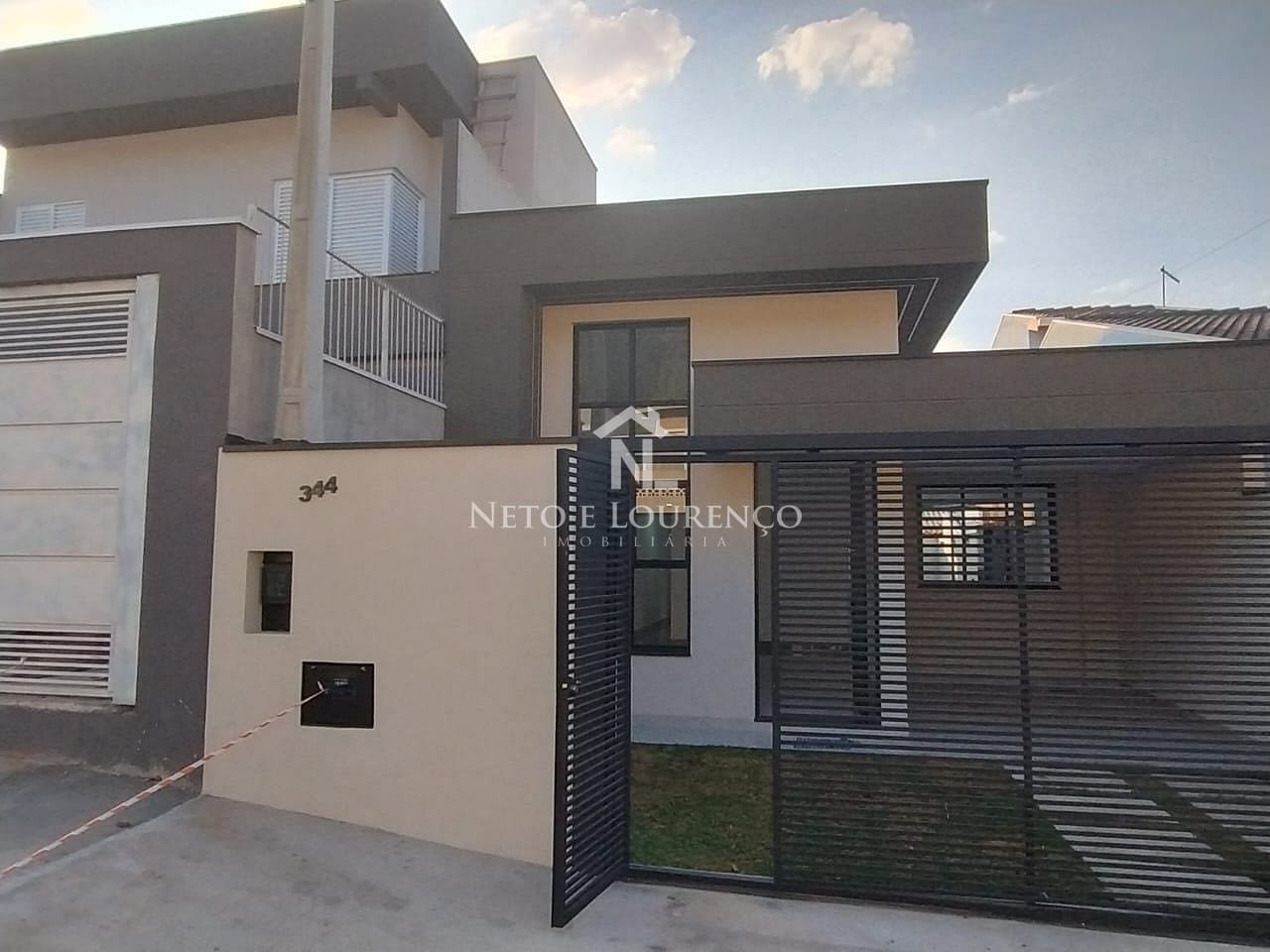 Casa à venda com 3 quartos, 115m² - Foto 1