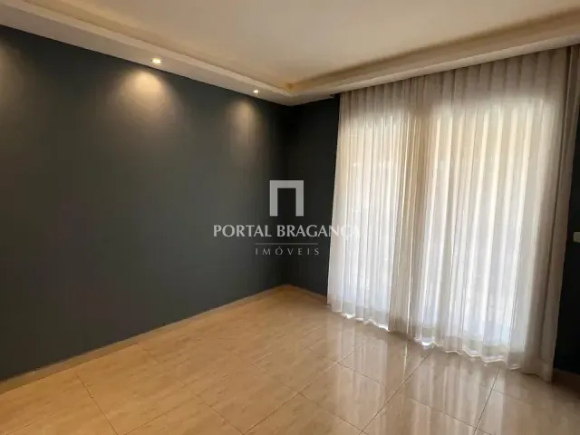 Casa com 250m² 3 quartos e 2 banheiros, à venda, no bairro Condomínio Portal da Serra em Bragança Paulista