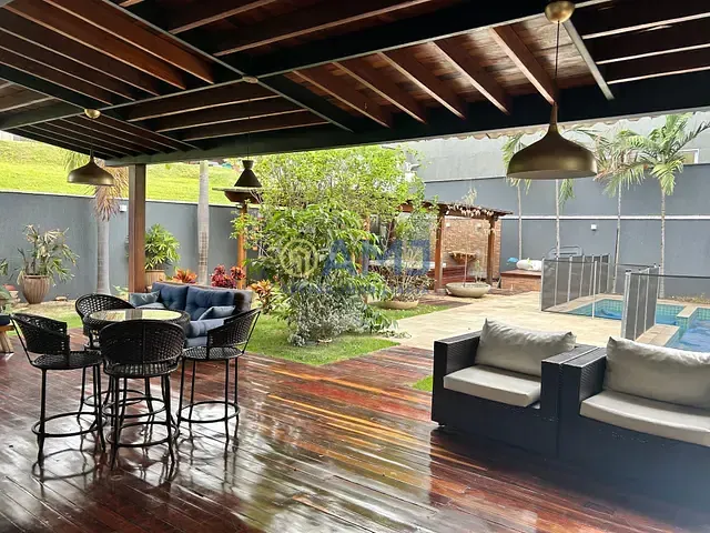 Casa 3 quartos e 5 banheiros, para alugar, no bairro Condomínio do Lago 3ª Etapa em Goiânia