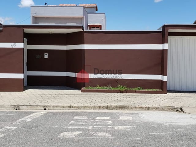 Casa à venda, no bairro Laerte Assunção em Pindamonhangaba