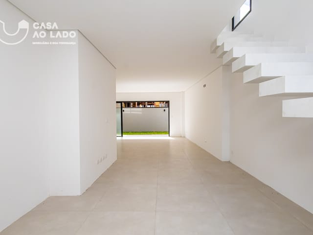 Casa 3 quartos e 3 banheiros, à venda, no bairro Santa Cândida em Curitiba