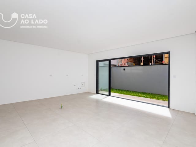 Casa 3 quartos e 3 banheiros, à venda, no bairro Santa Cândida em Curitiba