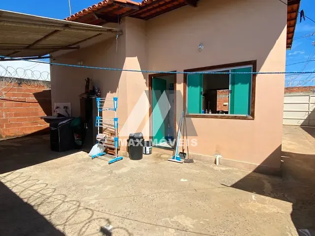 Casa com 180m² 2 quartos e 1 banheiro, à venda, no bairro São Mateus em Araçuaí