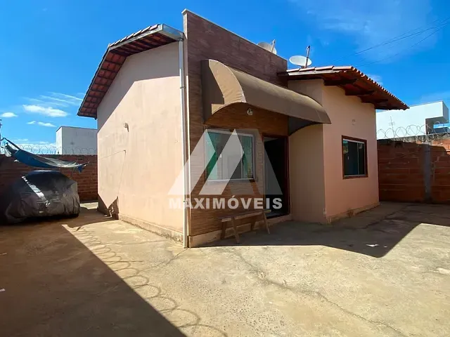 Casa com 180m² 2 quartos e 1 banheiro, à venda, no bairro São Mateus em Araçuaí