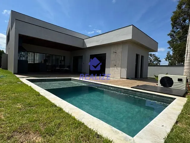 Casa com 450m² 2 quartos e 3 banheiros, à venda, no bairro Terras de Santa Cristina XIII Setor Iate em Paranapanema