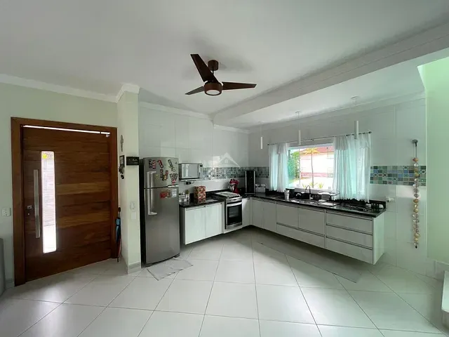 Casa com 410m² 5 quartos e 4 banheiros, à venda, no bairro Boracéia 2 em São Sebastião