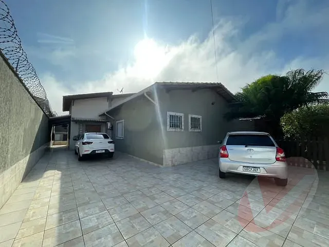 Casa com 364m² 3 quartos e 2 banheiros, à venda, no bairro Flórida em Praia Grande
