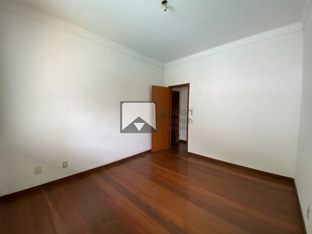 Casa à venda com 4 quartos, 200m² - Foto 37