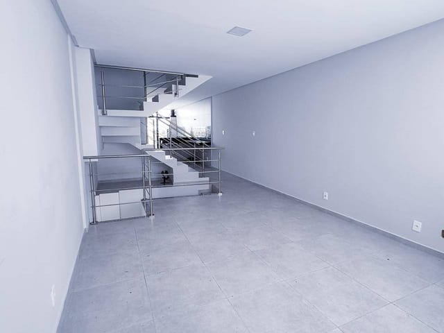 Casa com 360m² 3 quartos e 3 banheiros, à venda, no bairro São Pedro em Juiz de Fora
