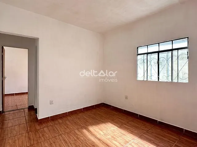 Casa com 40m² 1 quarto e 1 banheiro, para alugar, no bairro Minaslândia em Belo Horizonte